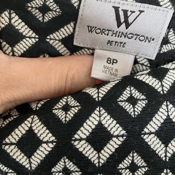 Worthington skirt with pretty pattern. - Picture 3 of 3